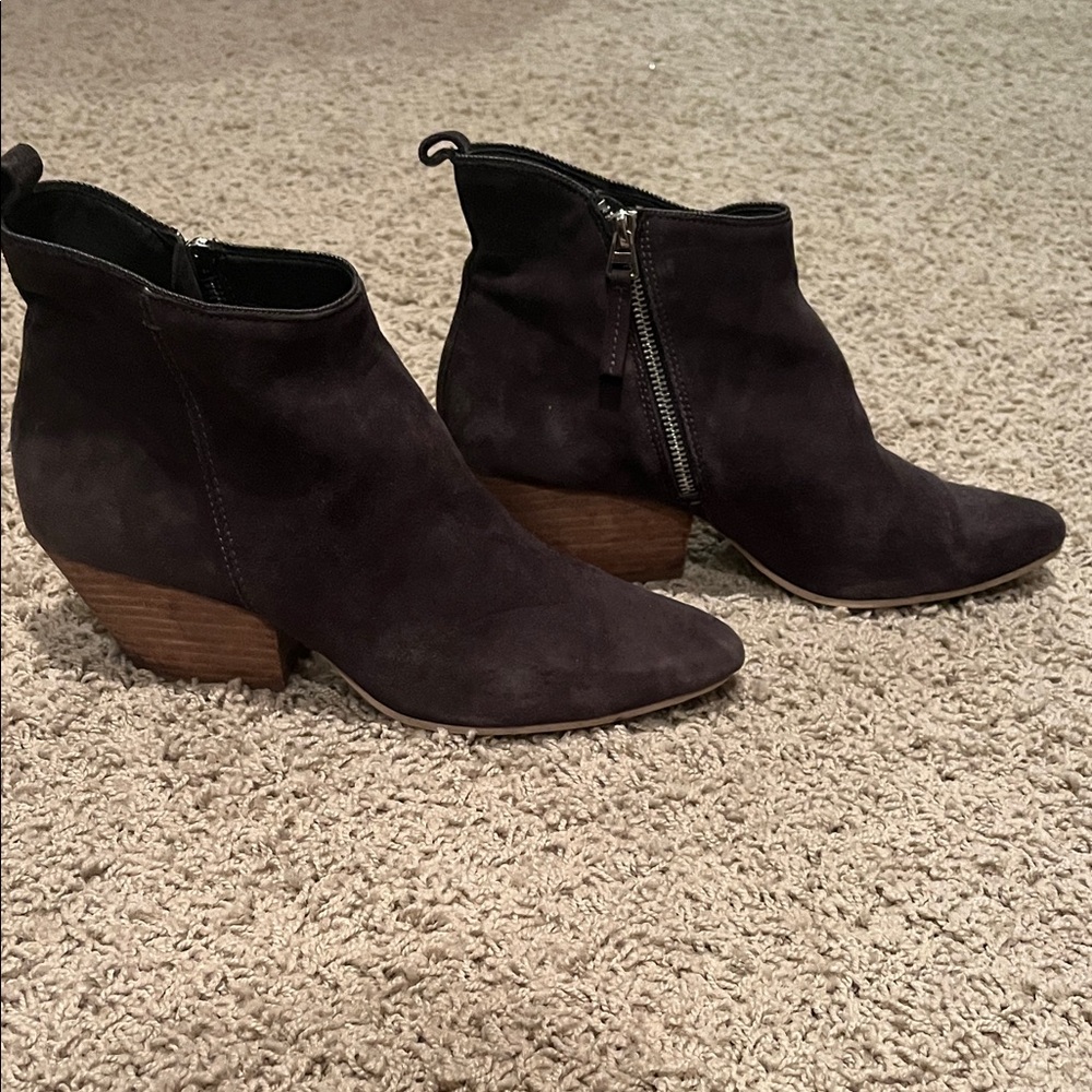 Dolce Vida dark brown suede ankle boot - Size 10